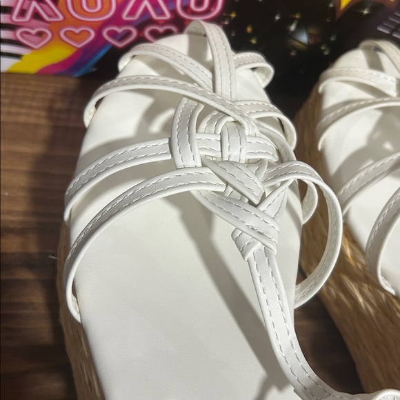 Cape Robbin Lunda White Espadrille Platform Sandals. New in box size 7 - Picture 5 of 8
